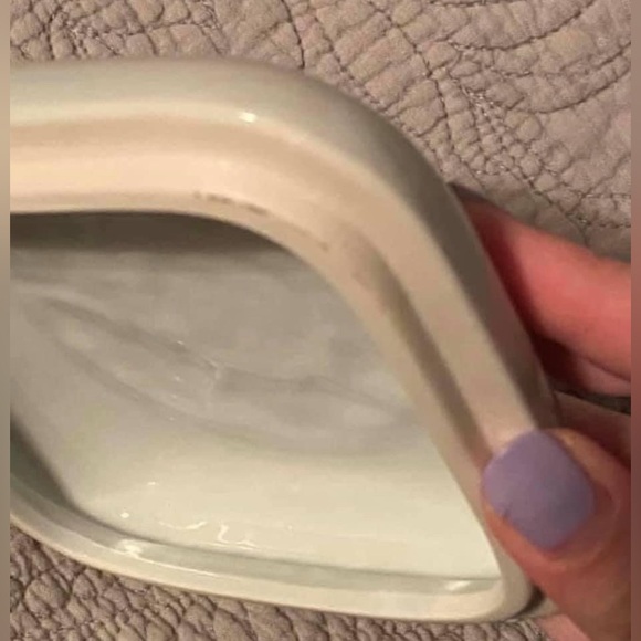 Tiffany & Co ceramic trinket box.  Vintage - dated 1979. Beautiful etched design - Picture 7 of 10